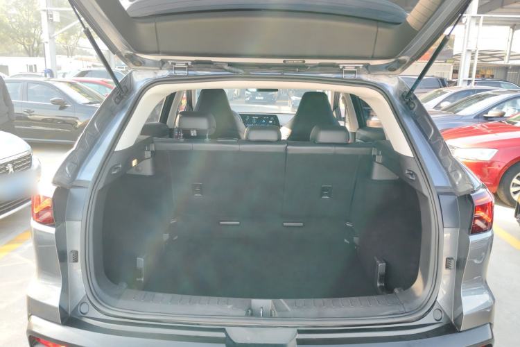Used SOL QX 2021 300T DCT Prestige Smart Connectivity Version Trunk