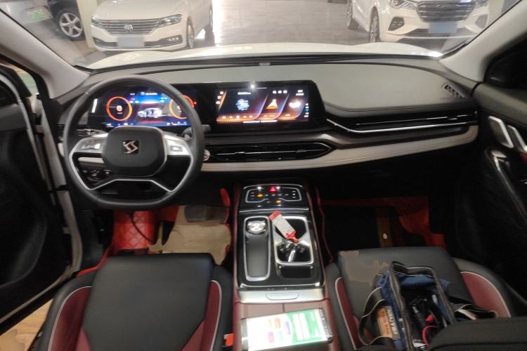 Used SOL QX 2021 300T DCT Luxury Smart Connectivity Version Center Console