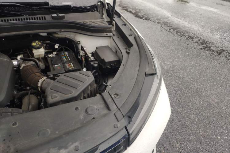 Used SOL QX 2021 300T DCT Deluxe Smart Connectivity Version Engine Bay Left