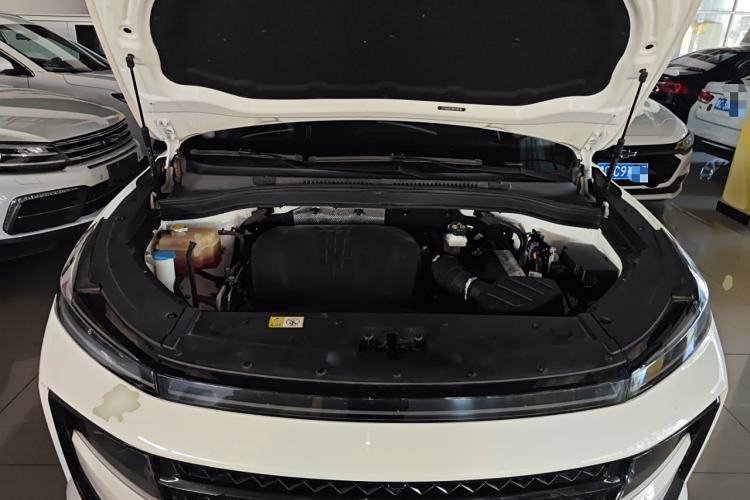 Used SOL QX 2021 300T DCT Luxury Smart Connectivity Version Engine Bay