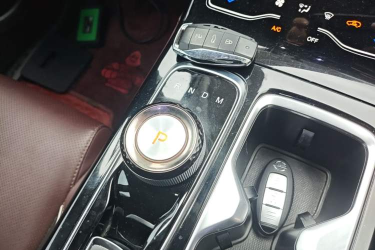 Used SOL QX 2021 300T DCT Deluxe Smart Connectivity Version Gear Lever