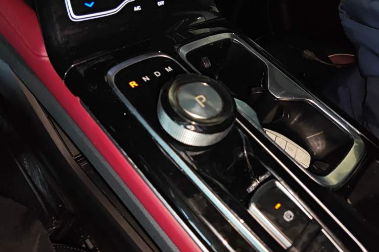 Used SOL QX 2021 300T DCT Luxury Smart Connectivity Version Gear Lever