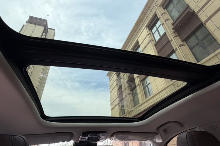 Used SOL QX 2021 300T DCT Prestige Smart Connectivity Version Headliner