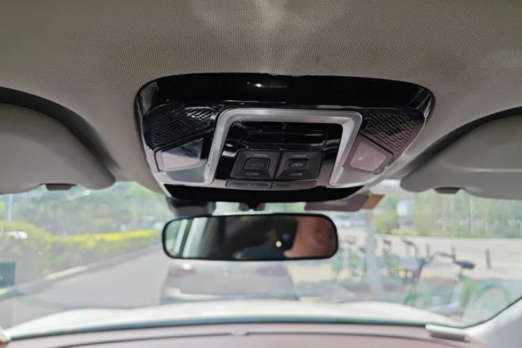 Used SOL QX 2021 300T DCT Prestige Smart Connectivity Version Headliner