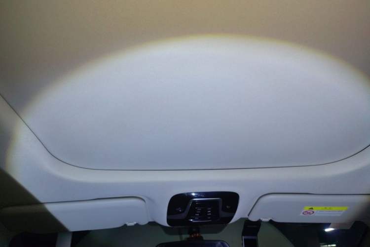 Used SOL QX 2021 300T DCT Prestige Smart Connectivity Version Headliner