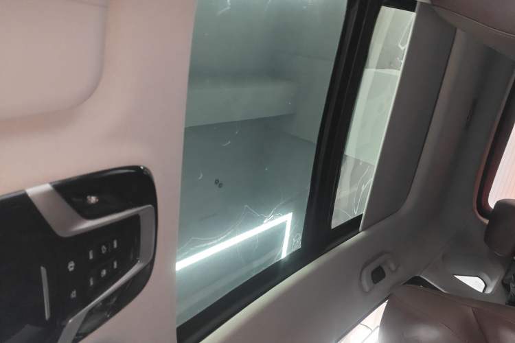 Used SOL QX 2021 300T DCT Prestige Smart Connectivity Version Headliner