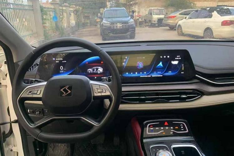Used SOL QX 2021 300T DCT Luxury Smart Connectivity Version Interior 1