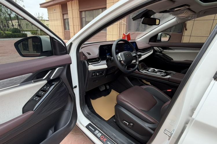 Used SOL QX 2021 300T DCT Prestige Smart Connectivity Version Interior 2