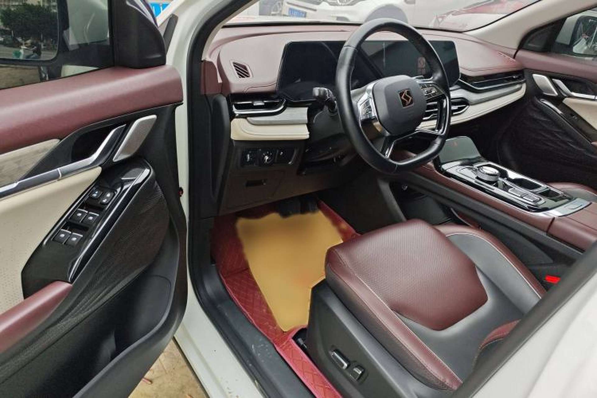 Used SOL QX 2021 300T DCT Deluxe Smart Connectivity Version Interior 2