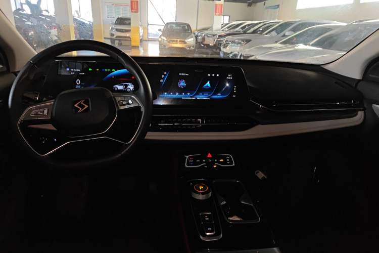 Used SOL QX 2021 300T DCT Luxury Smart Connectivity Version Interior 2