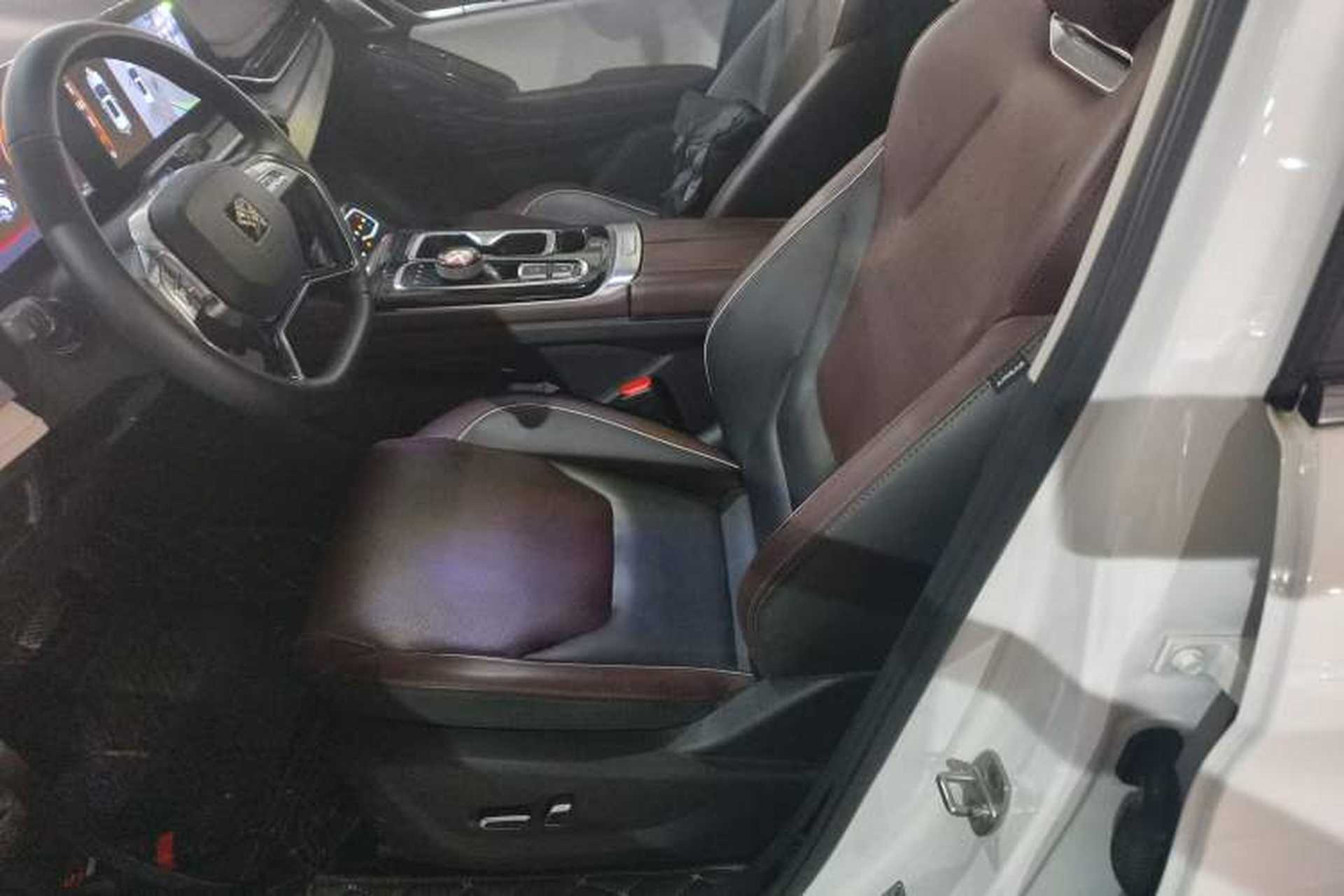 Used SOL QX 2021 300T DCT Deluxe Smart Connectivity Version Left Front Seat