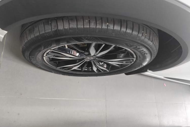 Used SOL QX 2021 300T DCT Prestige Smart Connectivity Version Left Front Wheel Hub
