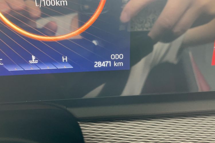 Used SOL QX 2021 300T DCT Prestige Smart Connectivity Version Odometer Close Up