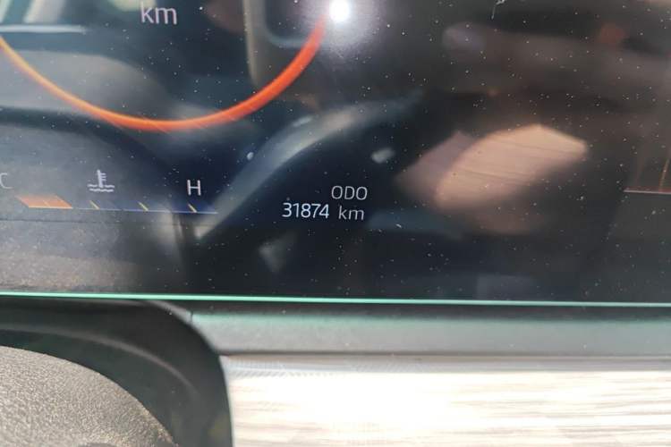 Used SOL QX 2021 300T DCT Prestige Smart Connectivity Version Odometer Close Up