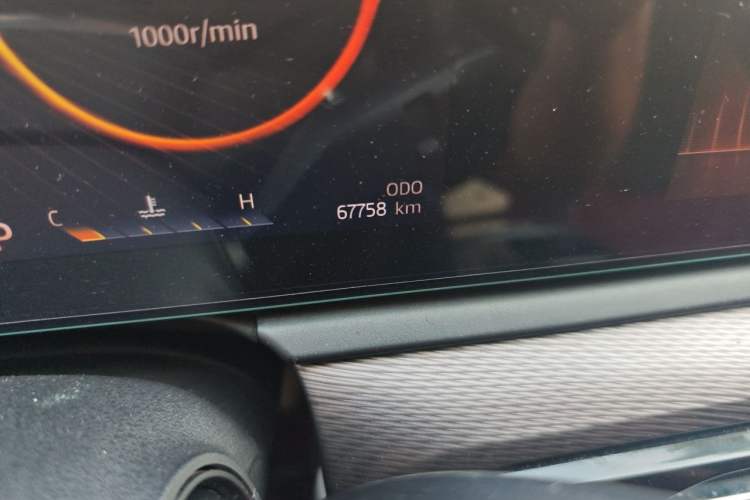 Used SOL QX 2021 300T DCT Luxury Smart Connectivity Version Odometer Close Up