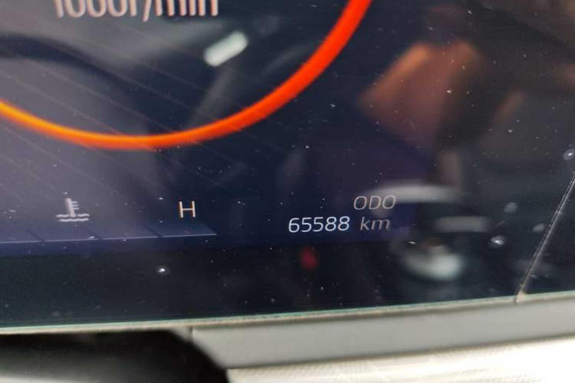 Used SOL QX 2021 300T DCT Deluxe Smart Connectivity Version Odometer Close Up