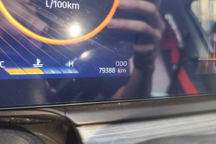 Used SOL QX 2021 300T DCT Prestige Smart Connectivity Version Odometer Close Up