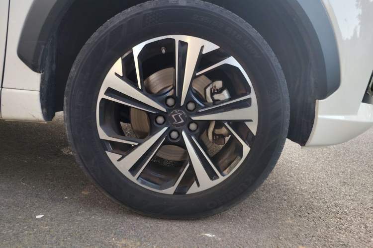 Used SOL QX 2021 300T DCT Prestige Smart Connectivity Version Right Front Wheel Hub