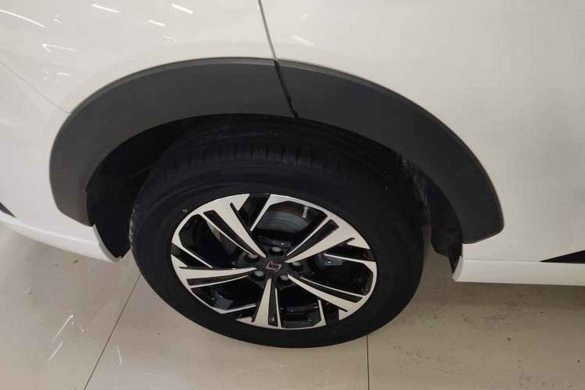 Used SOL QX 2021 300T DCT Luxury Smart Connectivity Version Right Rear Wheel Hub