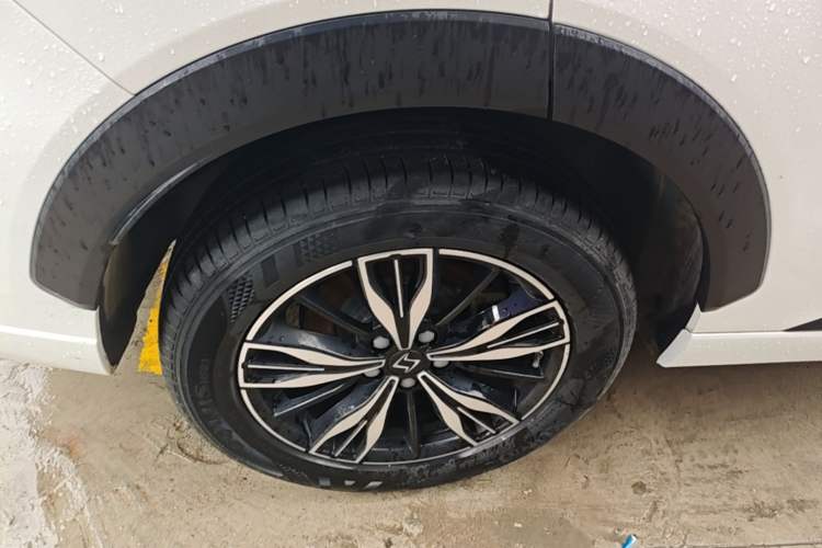 Used SOL QX 2021 300T DCT Deluxe Smart Connectivity Version Right Rear Wheel Hub