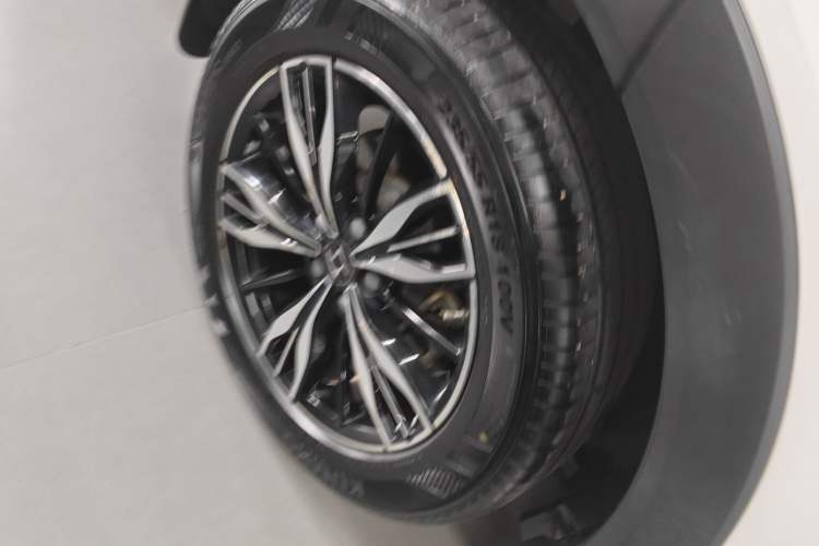 Used SOL QX 2021 300T DCT Prestige Smart Connectivity Version Right Rear Wheel Hub