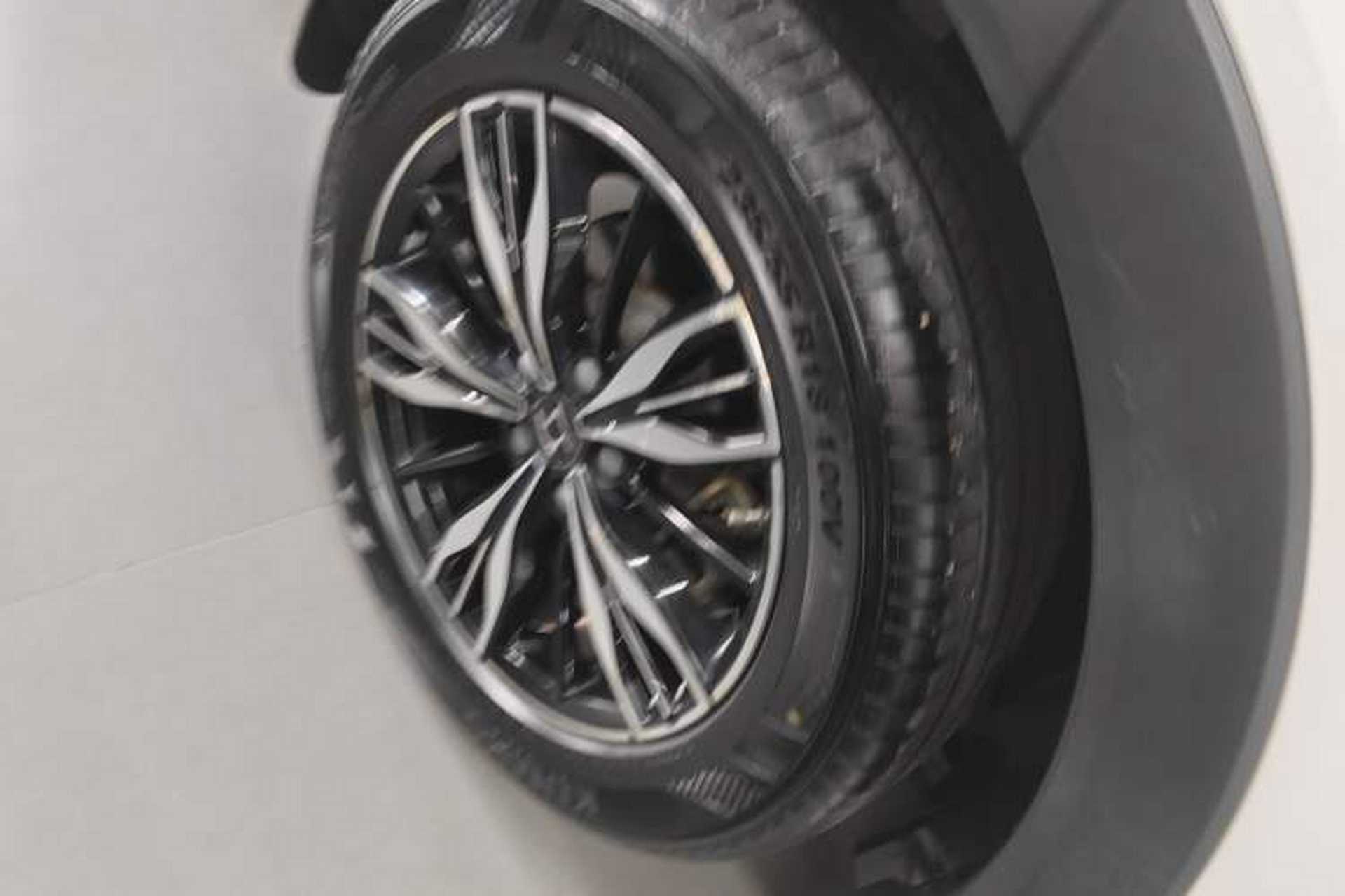 Used SOL QX 2021 300T DCT Prestige Smart Connectivity Version Right Rear Wheel Hub