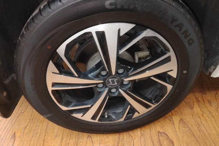 Used SOL QX 2021 300T DCT Luxury Smart Connectivity Version Right Rear Wheel Hub