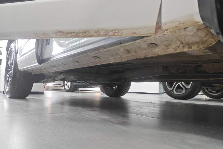 Used SOL QX 2021 300T DCT Prestige Smart Connectivity Version Right Side Sill