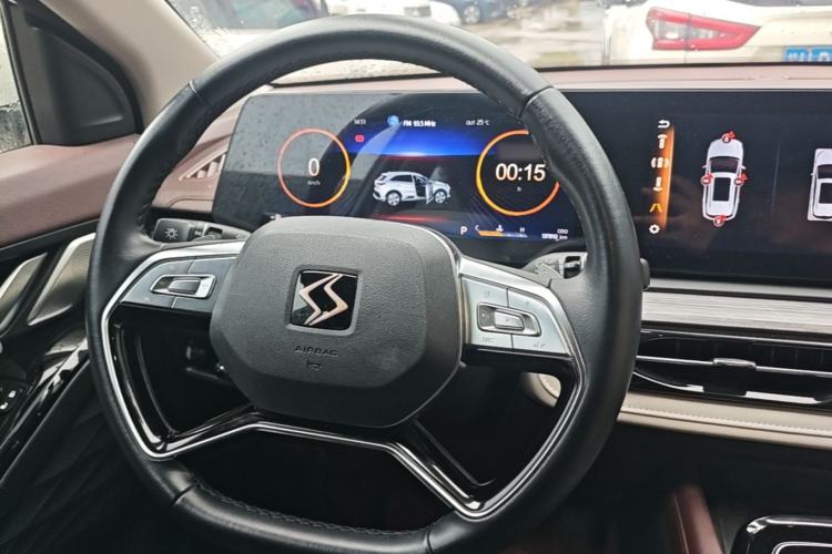 Used SOL QX 2021 300T DCT Deluxe Smart Connectivity Version Steering Wheel