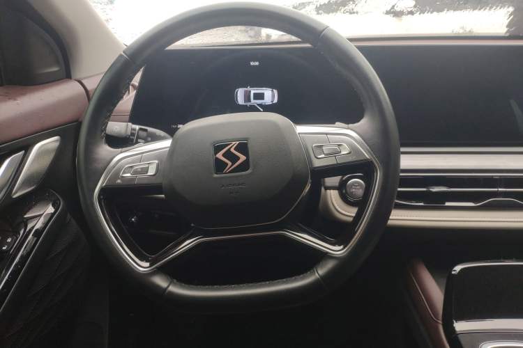 Used SOL QX 2021 300T DCT Deluxe Smart Connectivity Version Steering Wheel