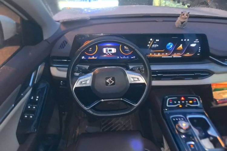 Used SOL QX 2021 300T DCT Deluxe Smart Connectivity Version Steering Wheel