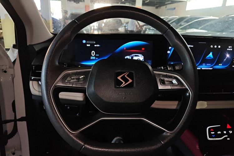 Used SOL QX 2021 300T DCT Luxury Smart Connectivity Version Steering Wheel