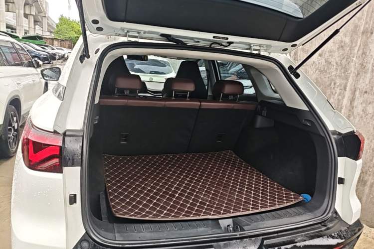 Used SOL QX 2021 300T DCT Deluxe Smart Connectivity Version Trunk