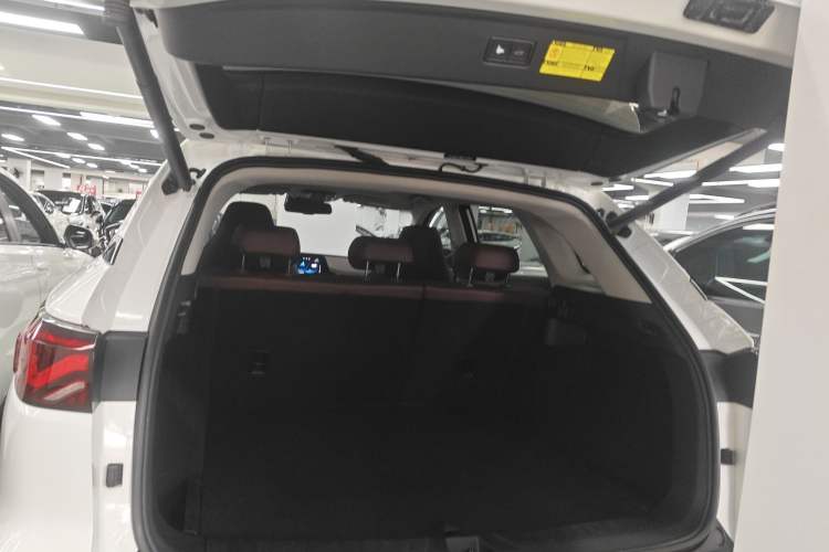 Used SOL QX 2021 300T DCT Prestige Smart Connectivity Version Trunk