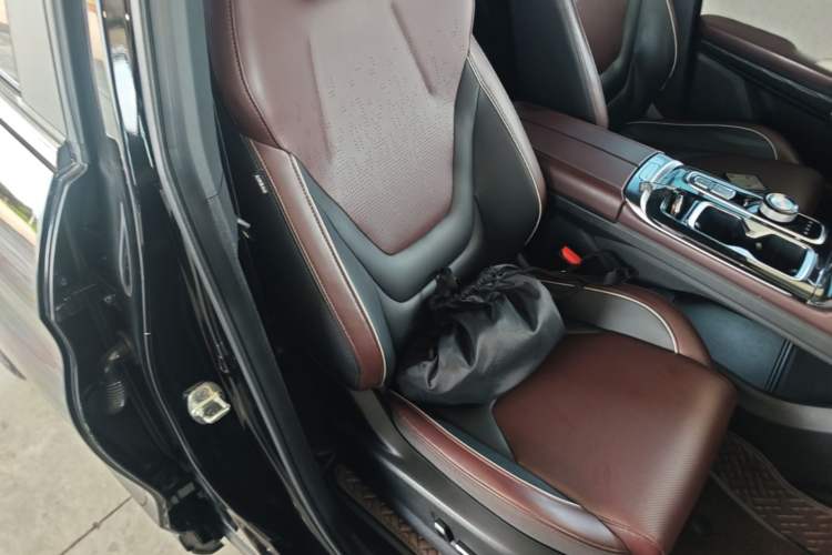 Used SOL QX 2022 300T DCT Moon Exploration Edition Right Front Seat