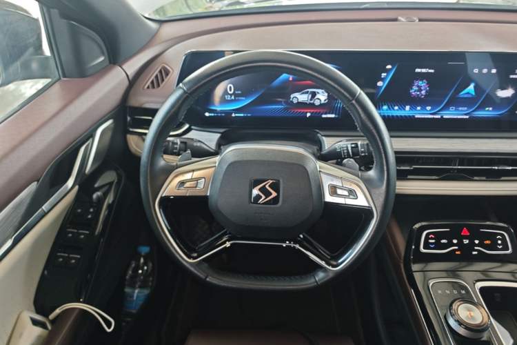 Used SOL QX 2022 300T DCT Moon Exploration Edition Steering Wheel