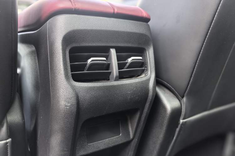 Used SOL QX 2022 300T DCT Moon Exploration Edition Interior 3