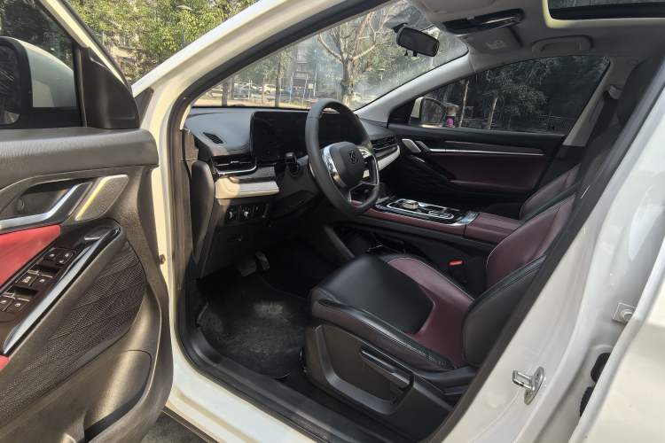 Used SOL QX 2022 300T DCT Moon Exploration Edition Interior 7