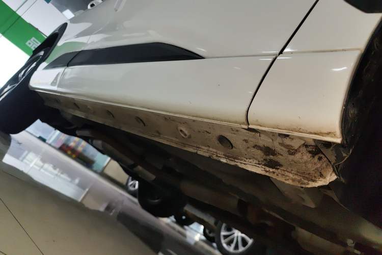 Used SOL QX 2022 300T DCT Moon Exploration Edition Right Side Sill
