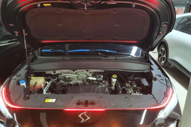 Used SOL X8 2021 300T DCT Leading Smart Connectivity Version 7 Seats Engine Bay