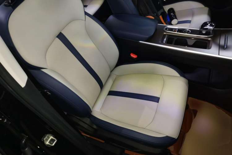 Used SOL X8 2021 300T DCT Leading Smart Connectivity Version 7 Seats Right Front Seat