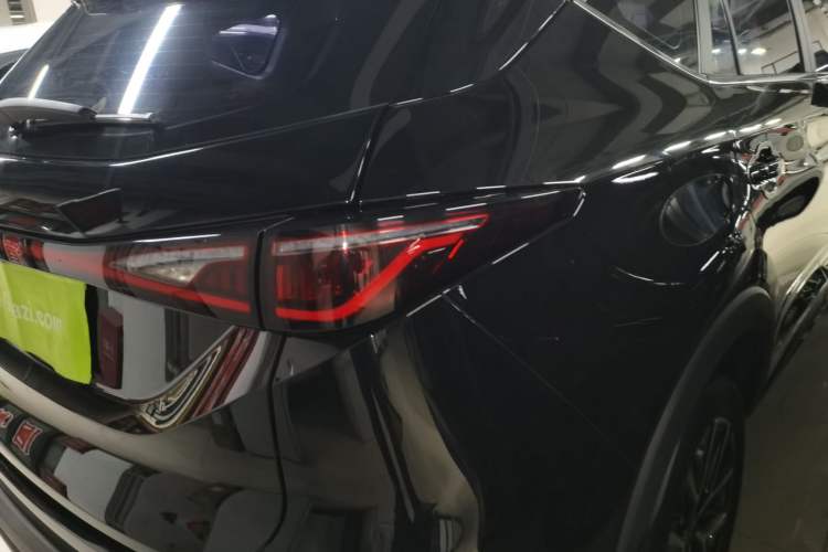 Used SOL X8 2021 300T DCT Leading Smart Connectivity Version 7 Seats Right Rear Taillight