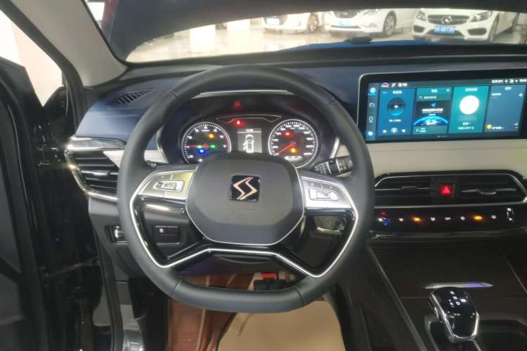 Used SOL X8 2021 300T DCT Leading Smart Connectivity Version 7 Seats Steering Wheel