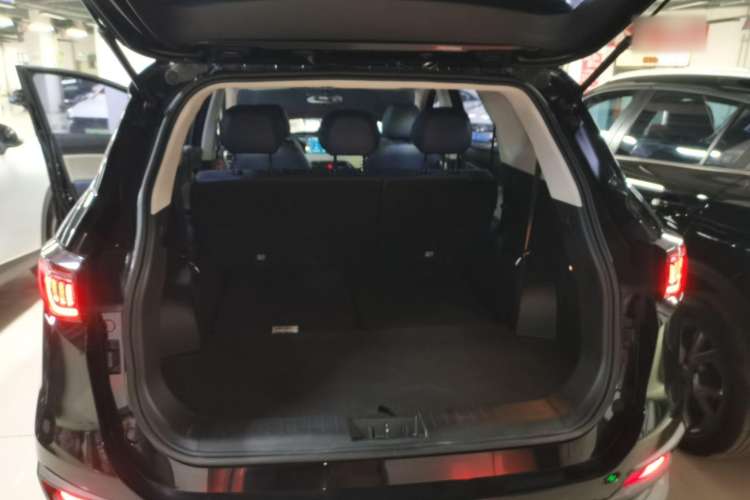 Used SOL X8 2021 300T DCT Leading Smart Connectivity Version 7 Seats Trunk