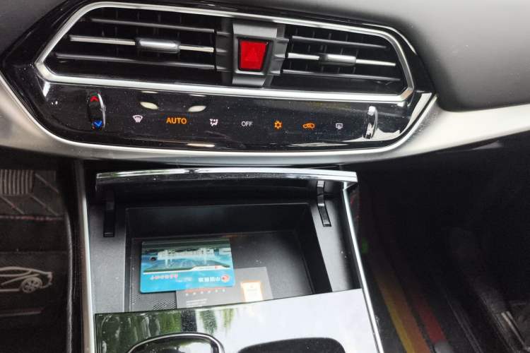 Used SOL X8 2021 300T DCT Prestige Smart Connect Edition 7 Seats Audio And AC Panel