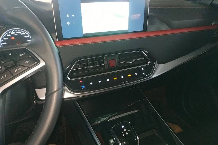 Used SOL X8 2021 300T DCT Leading Smart Connectivity Version 7 Seats Audio And AC Panel