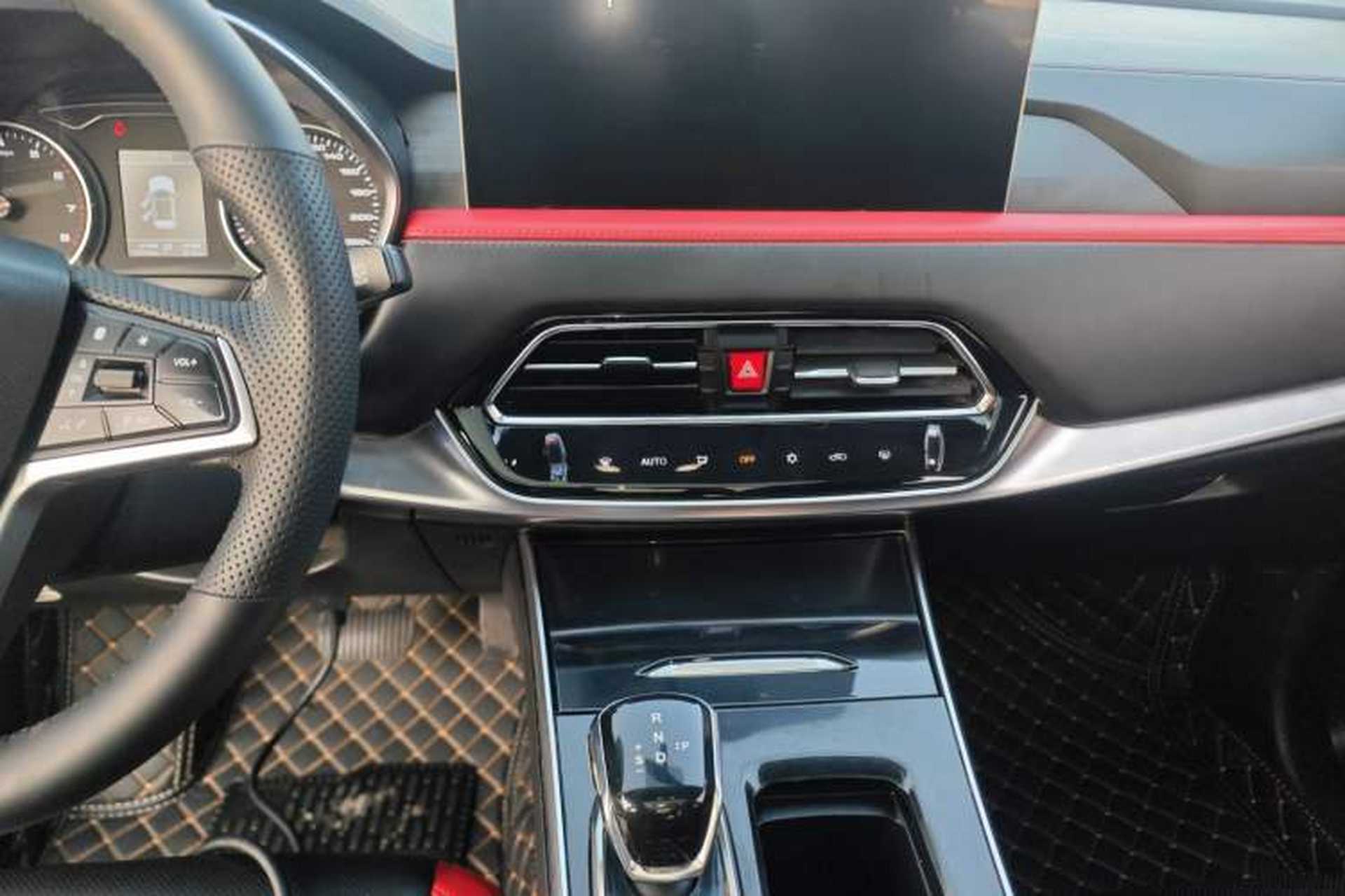 Used SOL X8 2021 300T DCT Prestige Smart Connectivity Edition 5-seater Audio And AC Panel