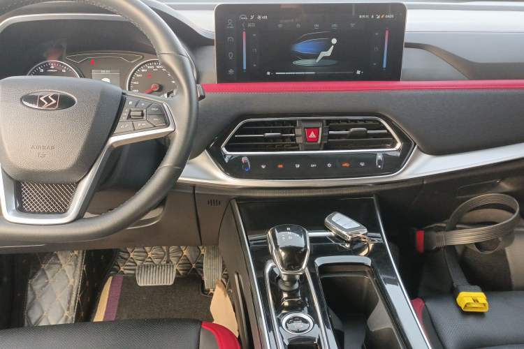 Used SOL X8 2021 300T DCT Leading Smart Connectivity Version 7 Seats Audio And AC Panel