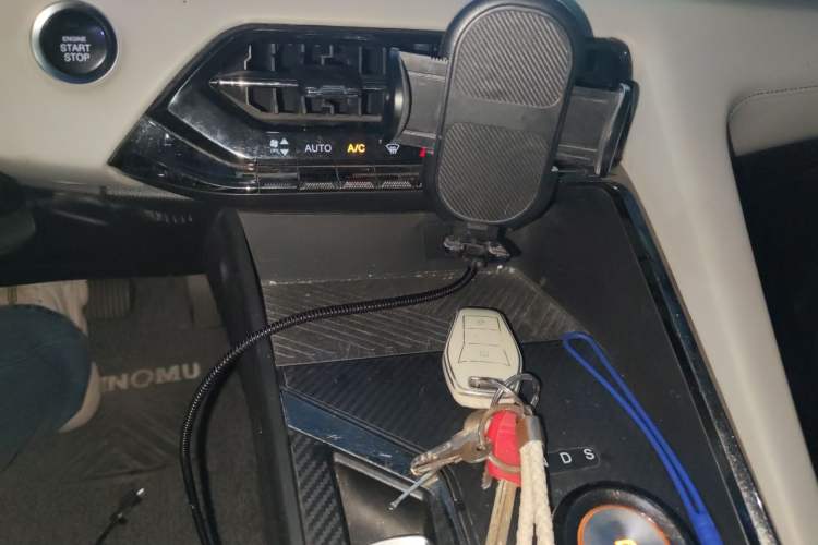 Used SOL X8 2021 300T DCT Leading Smart Connectivity Version 7 Seats Audio And AC Panel