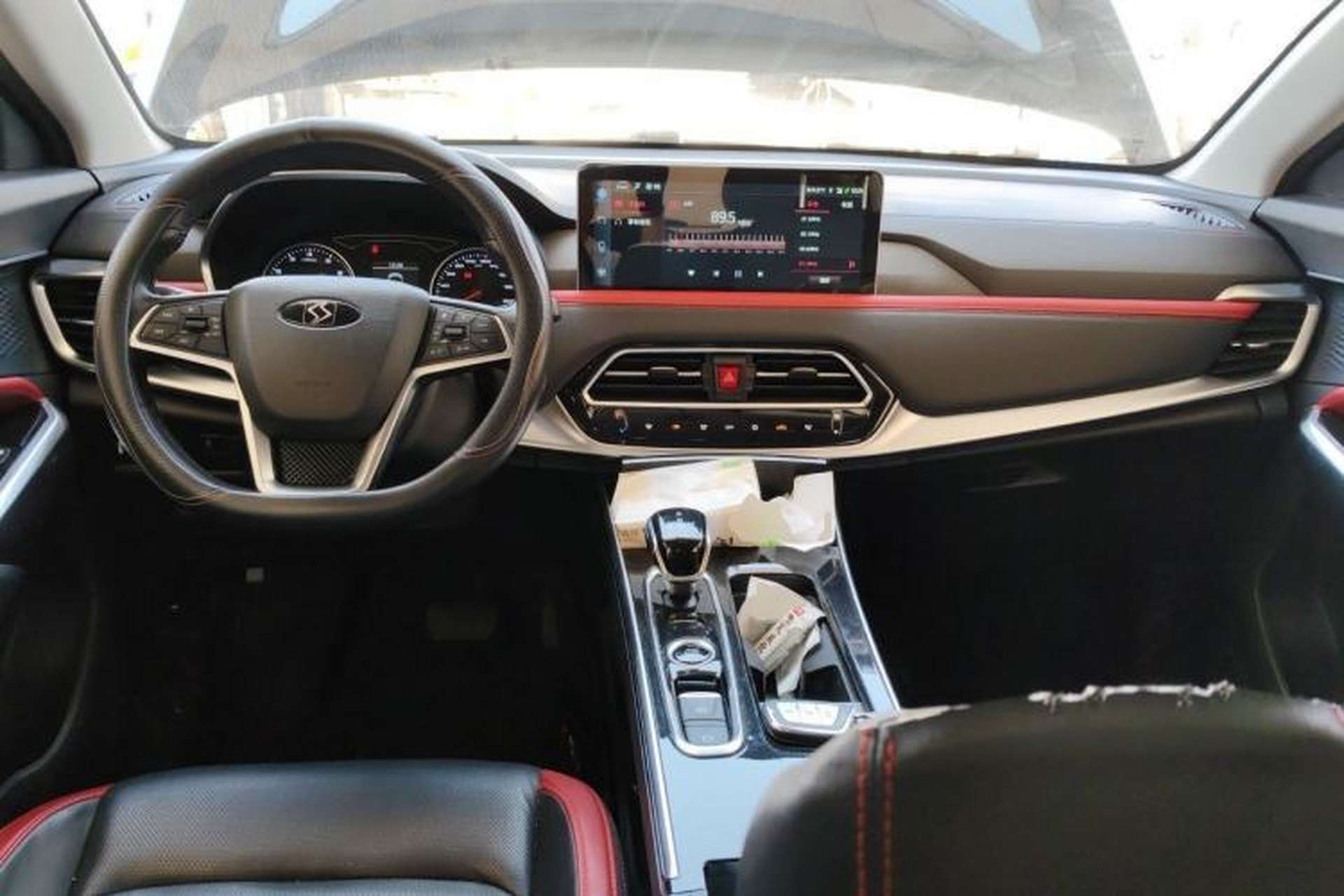 Used SOL X8 2021 300T DCT Leading Smart Connectivity Version 6 Seats Center Console